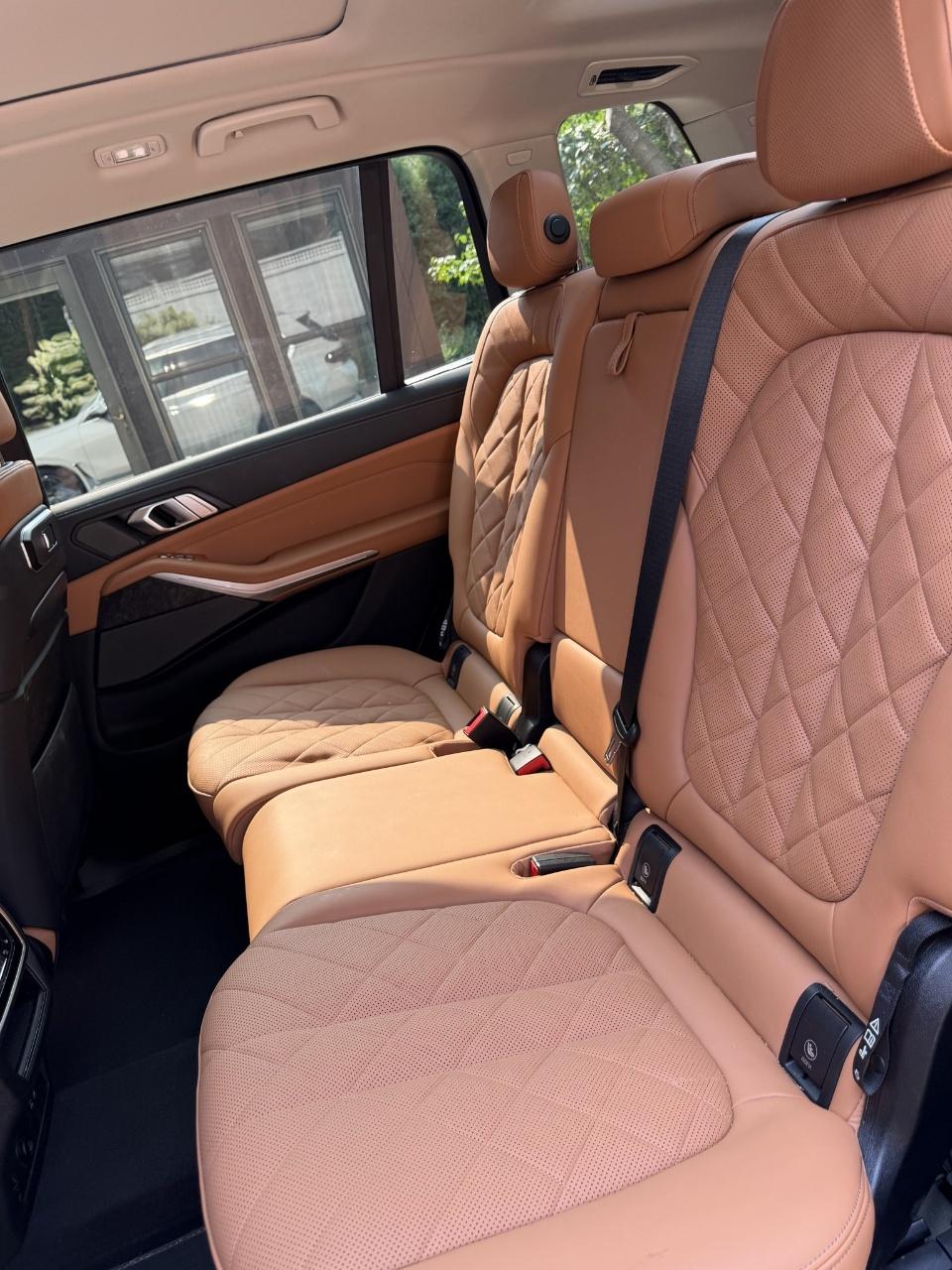 صورة 8 لـ 2025 BMW X7 XDRIVE40I
