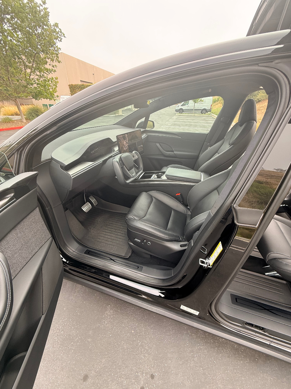 TESLA MODEL X PLAID - 10
