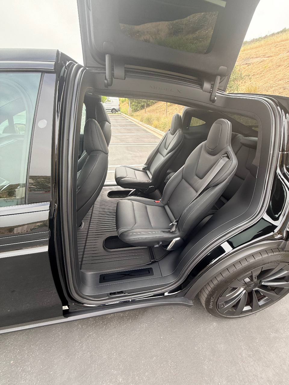 TESLA MODEL X PLAID - 8