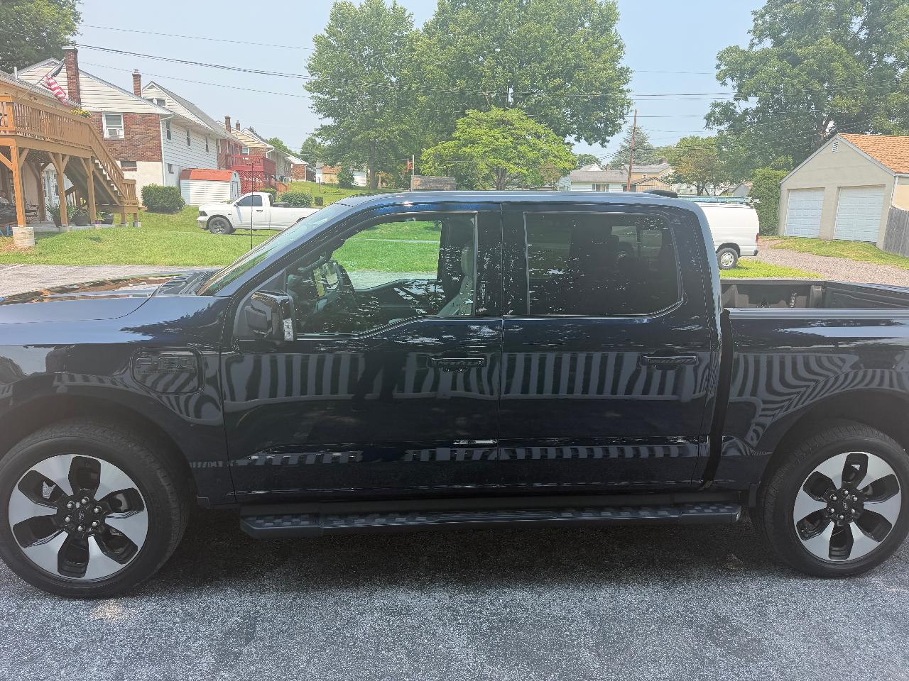 صورة 2 لـ 2023 FORD F-150 LIGHTNING PLATINUM