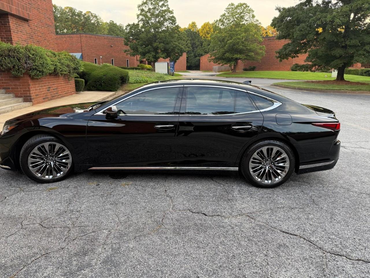 صورة 8 لـ 2021 Lexus LS 500 BASE