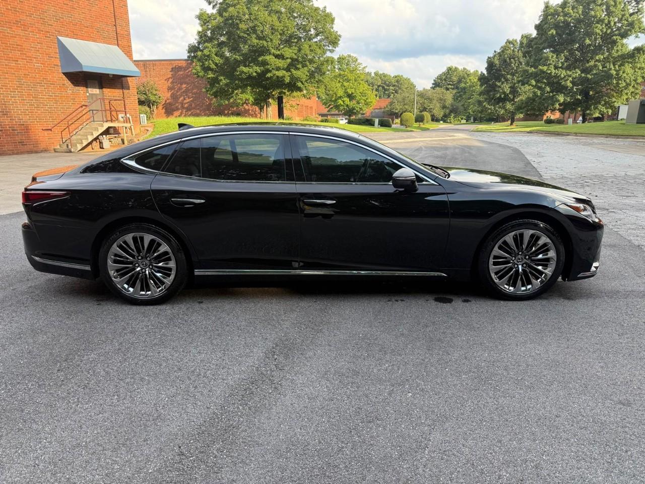 صورة 15 لـ 2021 Lexus LS 500 BASE