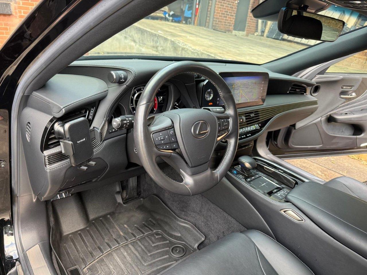 صورة 20 لـ 2021 Lexus LS 500 BASE
