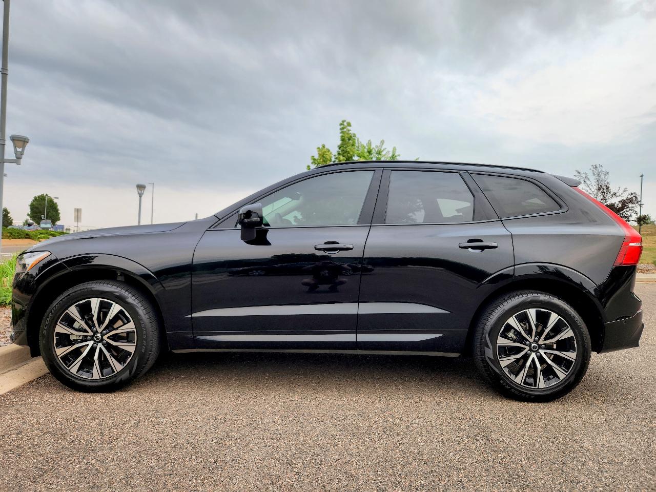 2025 Volvo XC60 B5 AWD PLUS — фото 4