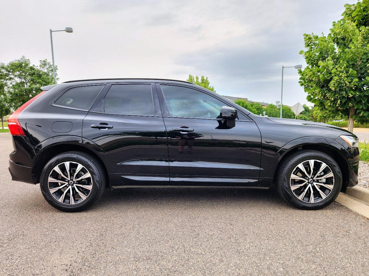 2025 Volvo XC60 B5 AWD PLUS — фото 7