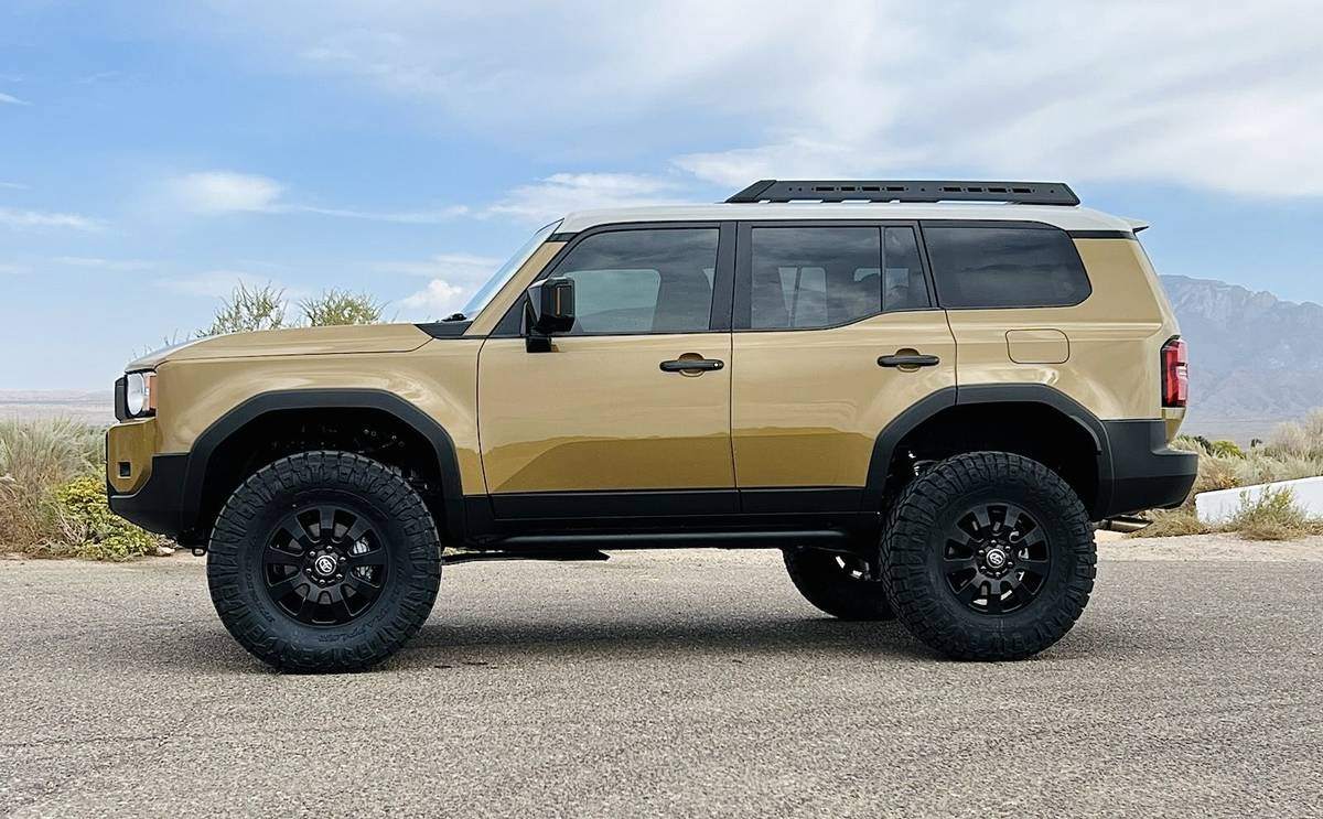 TOYOTA LAND CRUISER - 1