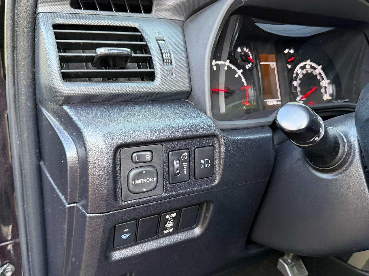 2020 Toyota 4RUNNER SR5 — миниатюра 17