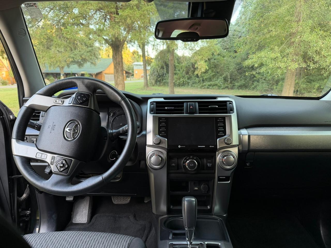 2020 Toyota 4RUNNER SR5 — миниатюра 28