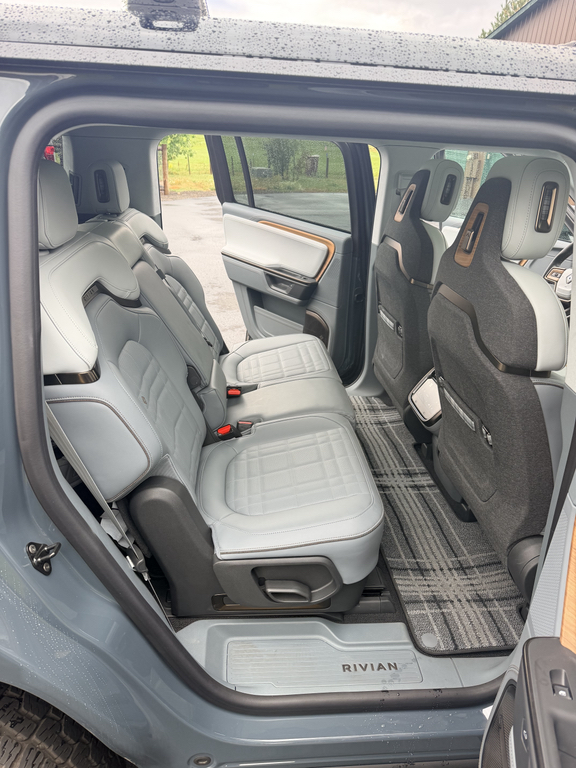 صورة 8 لـ 2026 Rivian R1S TRI MOTOR MAX PACK