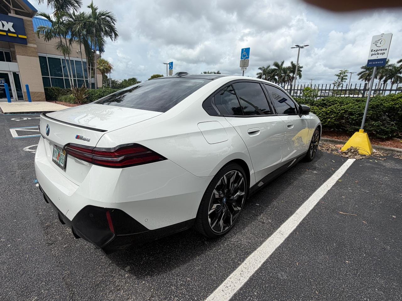 صورة 7 لـ 2024 BMW I5 M60