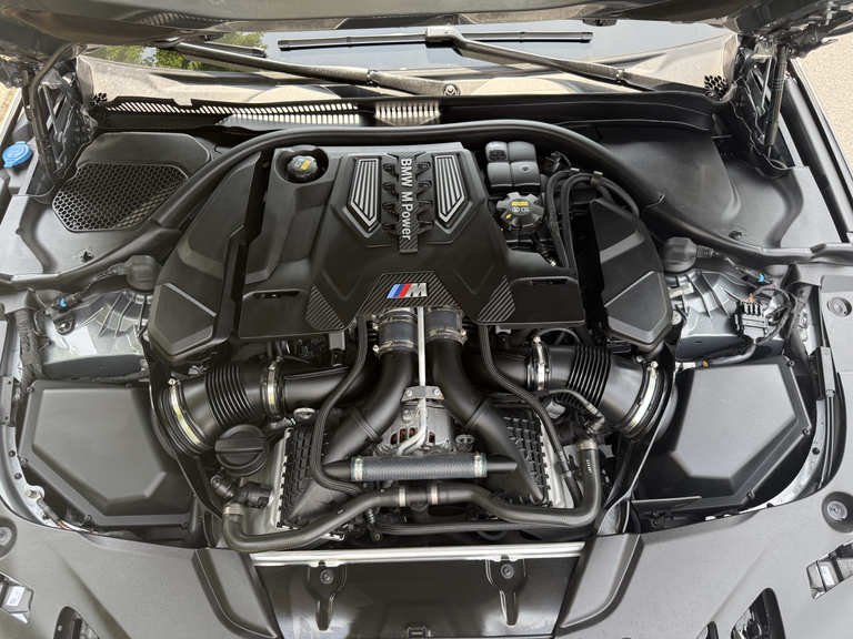 صورة 9 لـ 2023 BMW M5 BASE