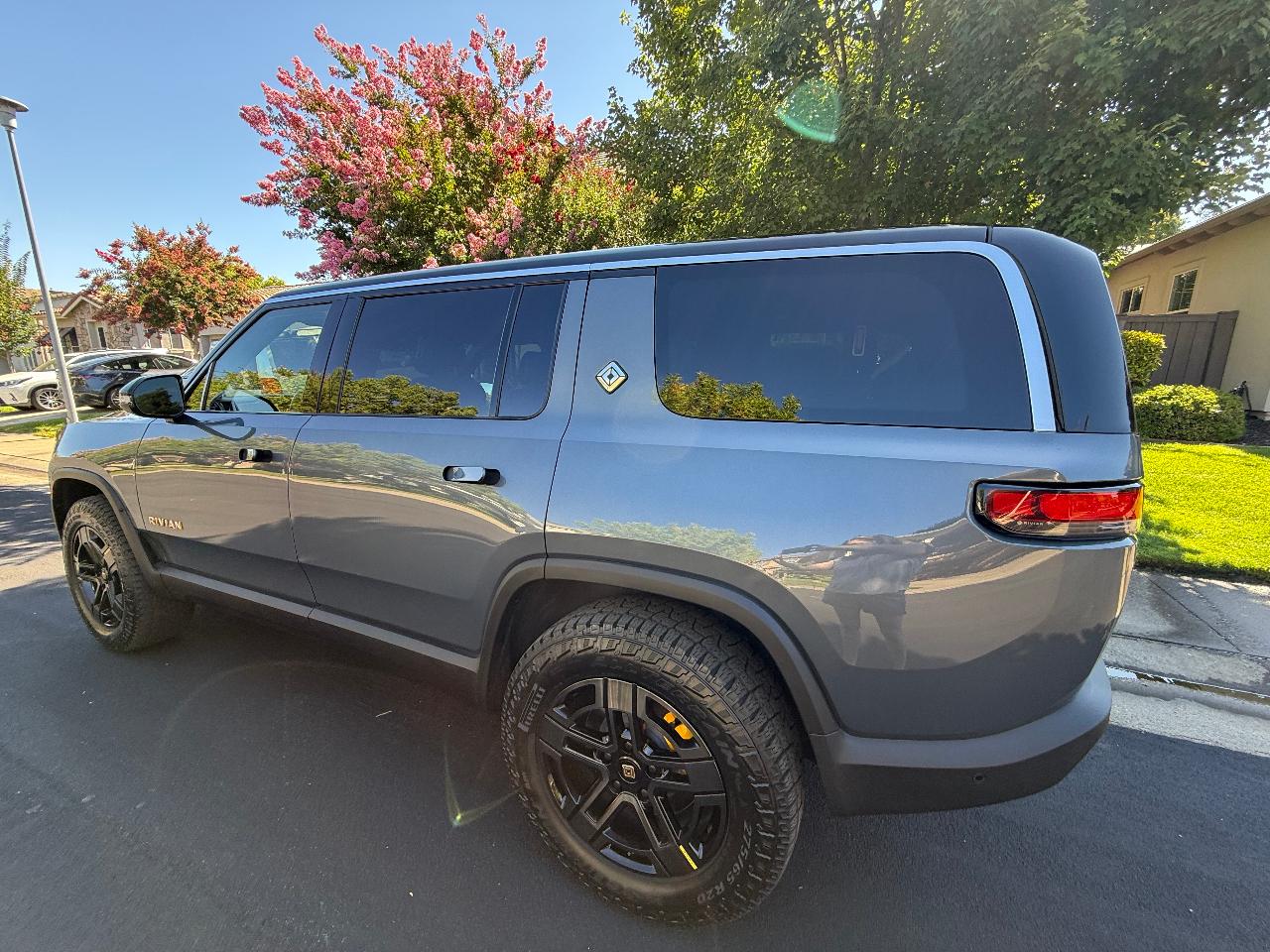 صورة 1 لـ 2023 Rivian R1S ADVENTURE QUAD-MOTOR LARGE PACKAGE