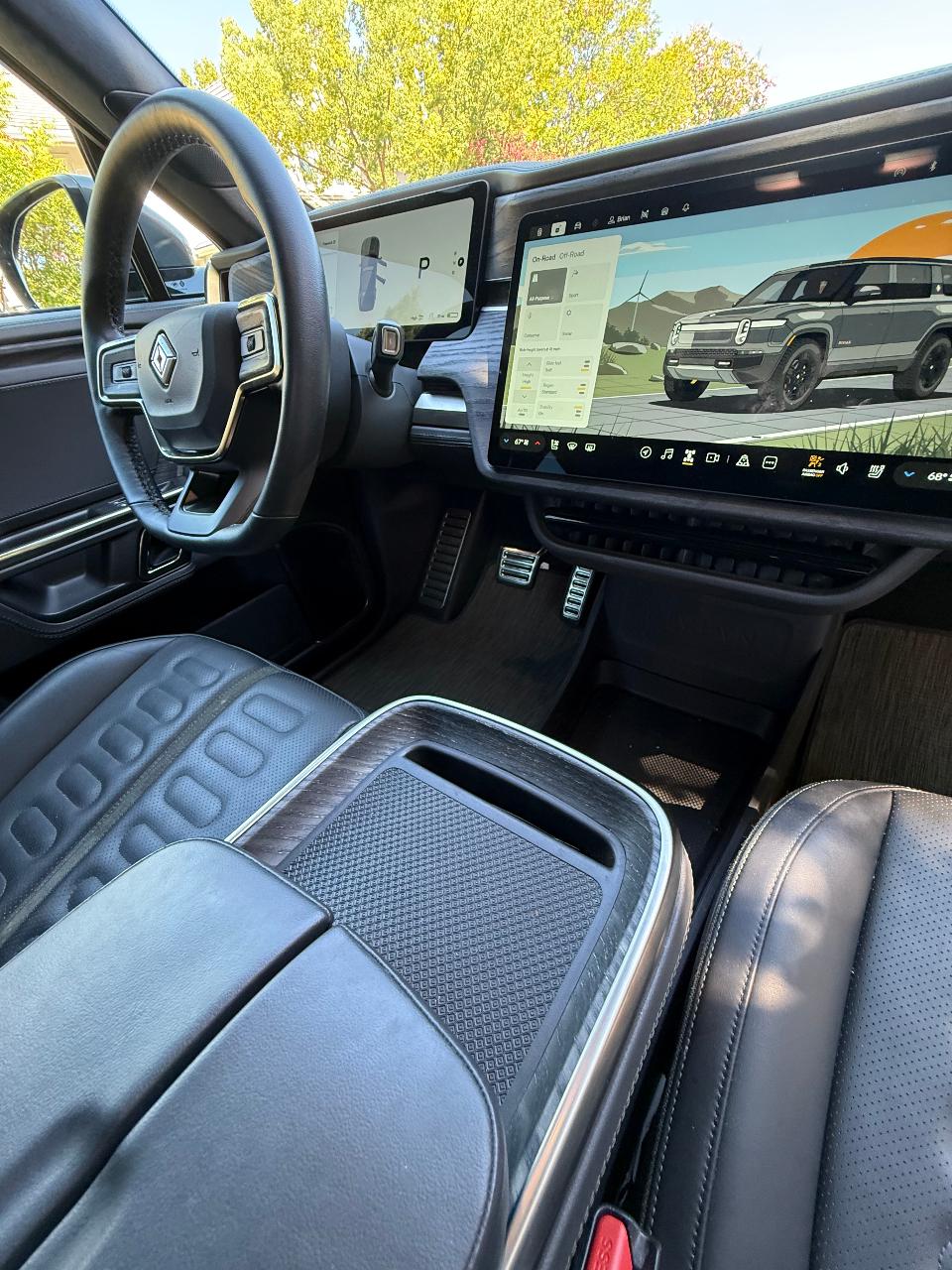 صورة 9 لـ 2023 Rivian R1S ADVENTURE QUAD-MOTOR LARGE PACKAGE