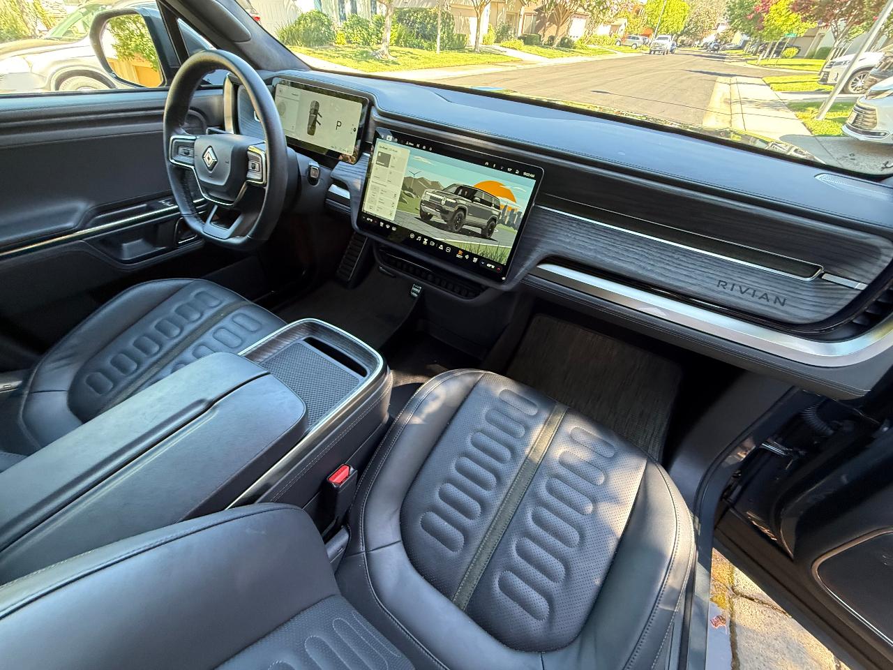 صورة 8 لـ 2023 Rivian R1S ADVENTURE QUAD-MOTOR LARGE PACKAGE