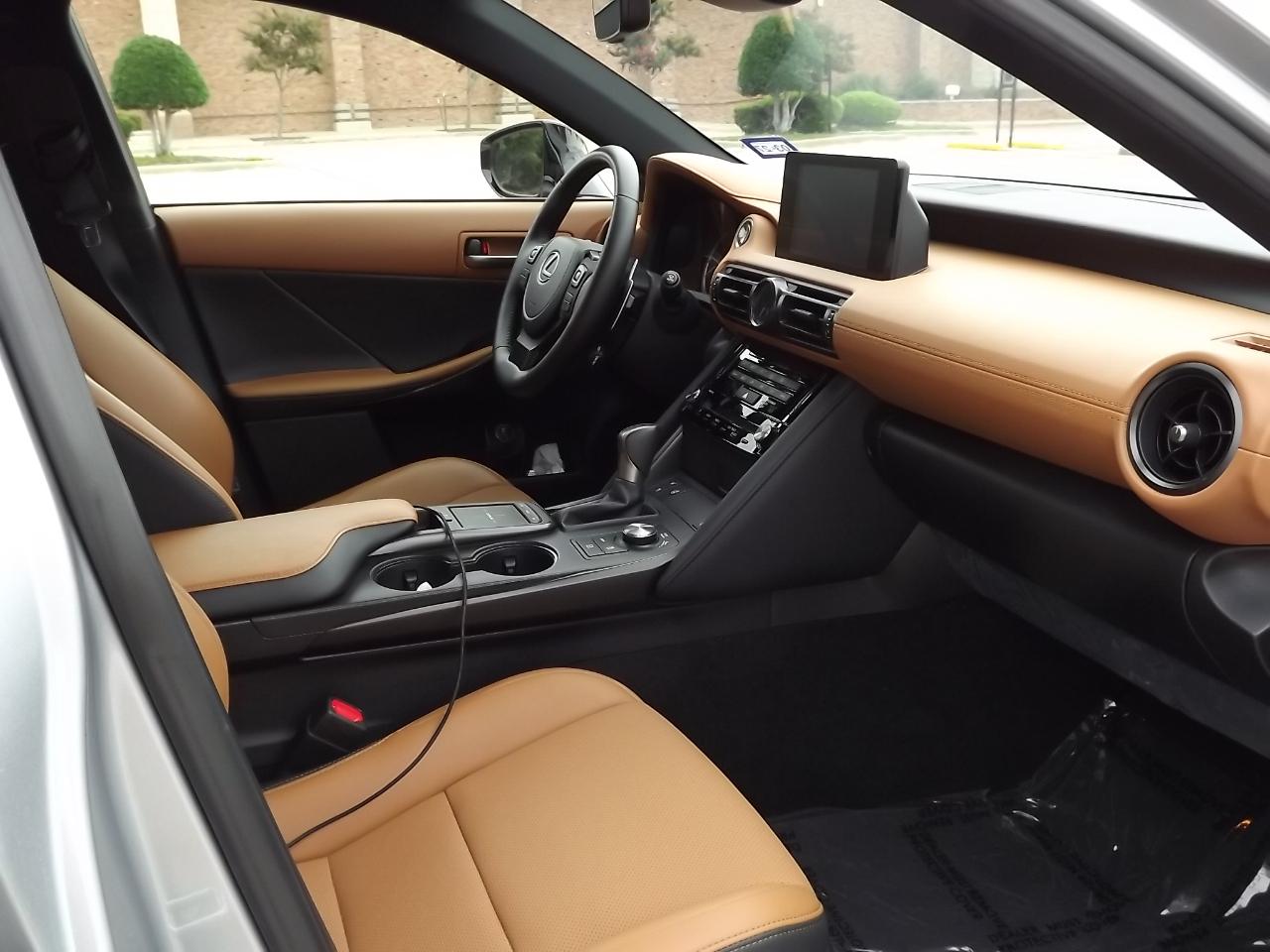 صورة مصغرة 11 لـ 2024 Lexus IS 300 BASE
