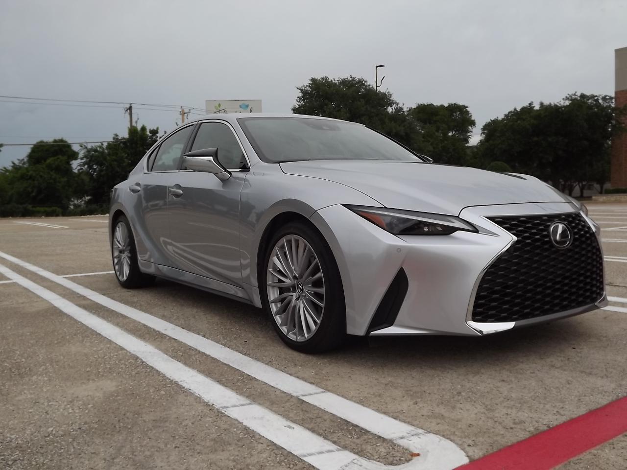 صورة مصغرة 13 لـ 2024 Lexus IS 300 BASE