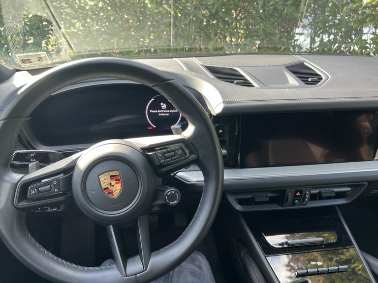 صورة 10 لـ 2024 Porsche CAYENNE