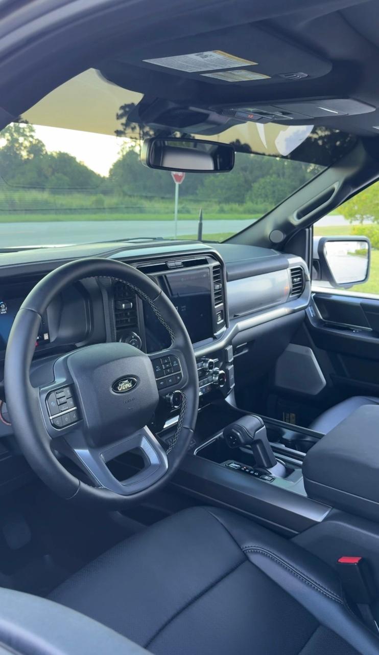 2025 FORD F-150 LARIAT 照片 3