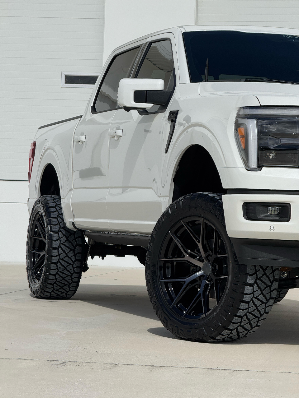 صورة 2 لـ 2025 FORD F-150 LARIAT