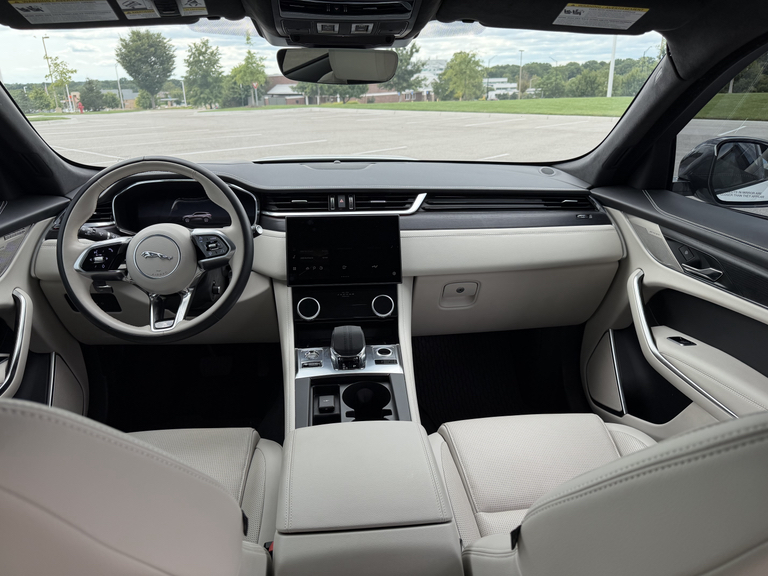 صورة 3 لـ 2024 Jaguar F-PACE P250 R-DYNAMIC S