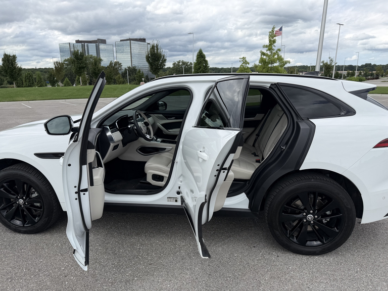 صورة 9 لـ 2024 Jaguar F-PACE P250 R-DYNAMIC S
