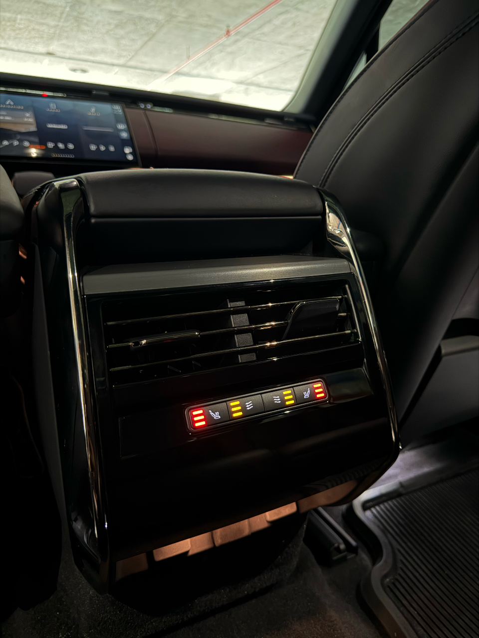 صورة 14 لـ 2025 LAND Rover RANGE ROVER SPORT P400 DYNAMIC SE