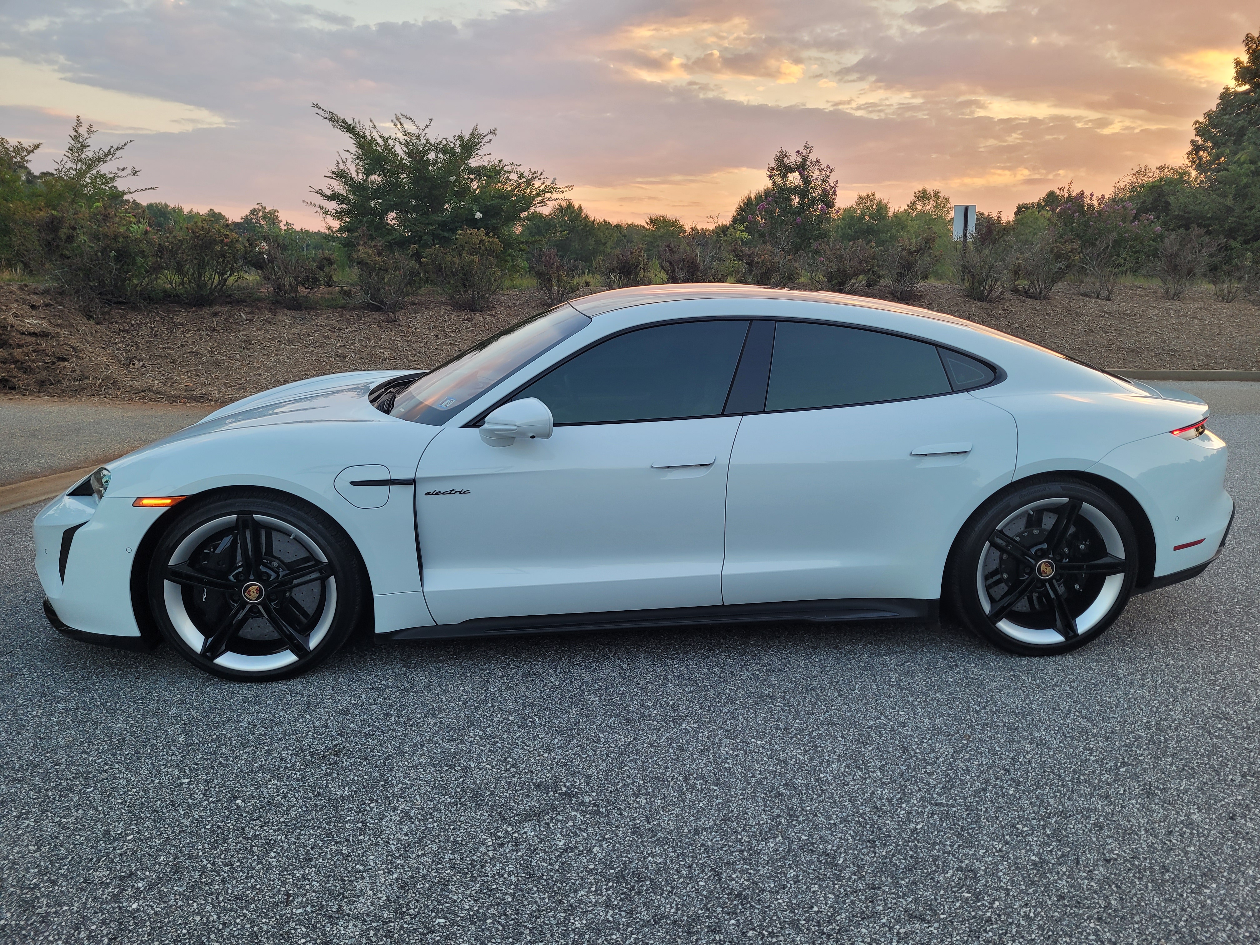 صورة 5 لـ 2020 Porsche TAYCAN TAYCAN TURBO S