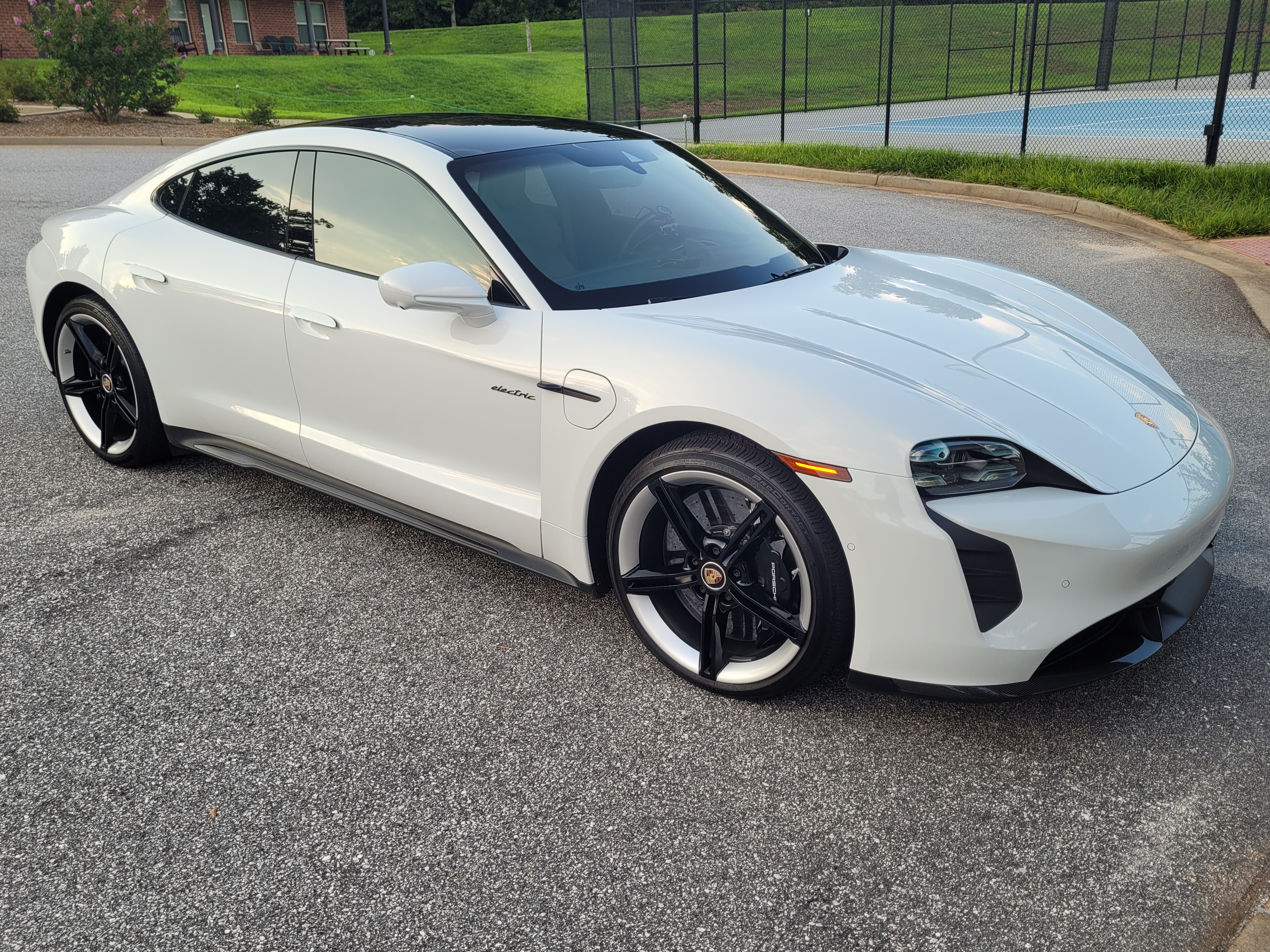 صورة 6 لـ 2020 Porsche TAYCAN TAYCAN TURBO S