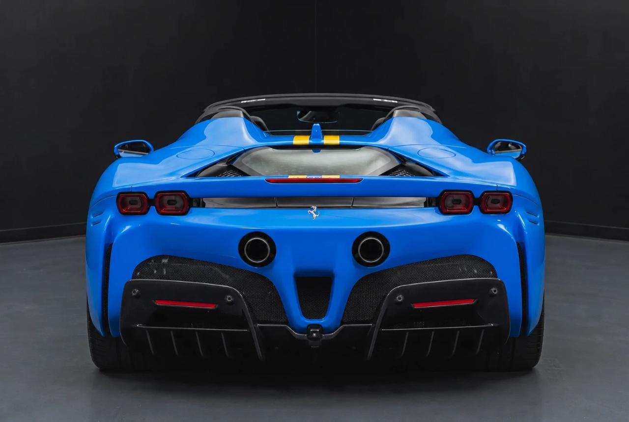 2025 Ferrari SF90 SPIDER BASE — фото 6