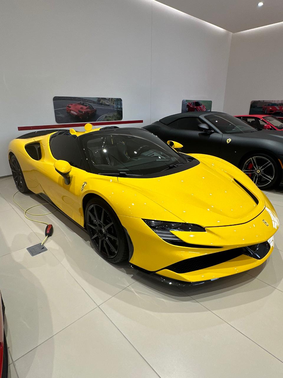 2022 Ferrari SF90 SPIDER BASE — фото 13