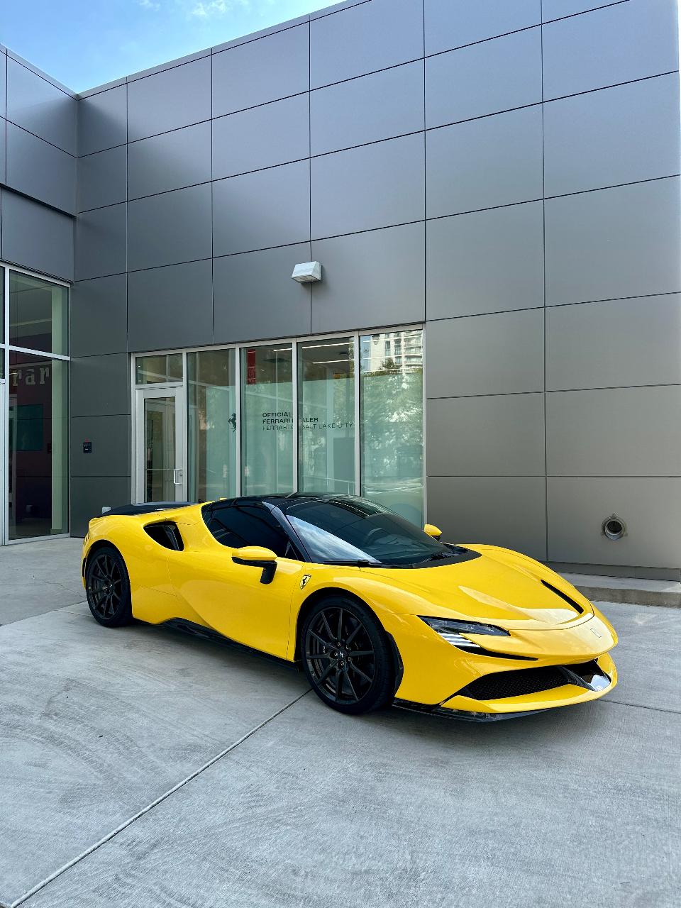 2022 Ferrari SF90 SPIDER BASE — фото 15