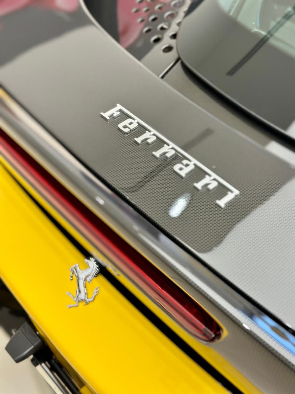 2022 Ferrari SF90 SPIDER BASE — фото 7