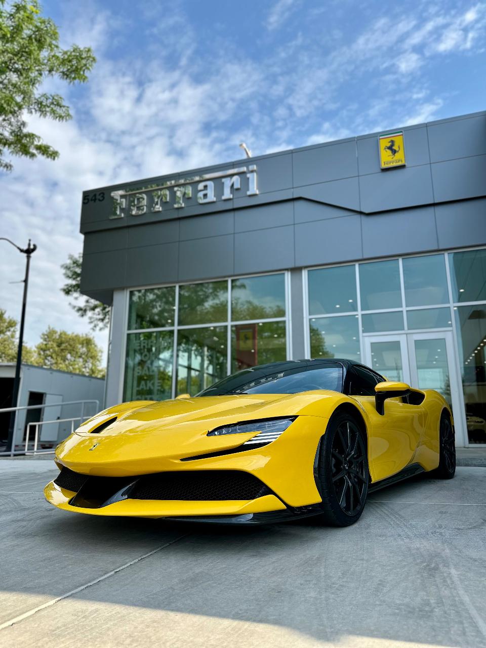 2022 Ferrari SF90 SPIDER BASE — фото 14