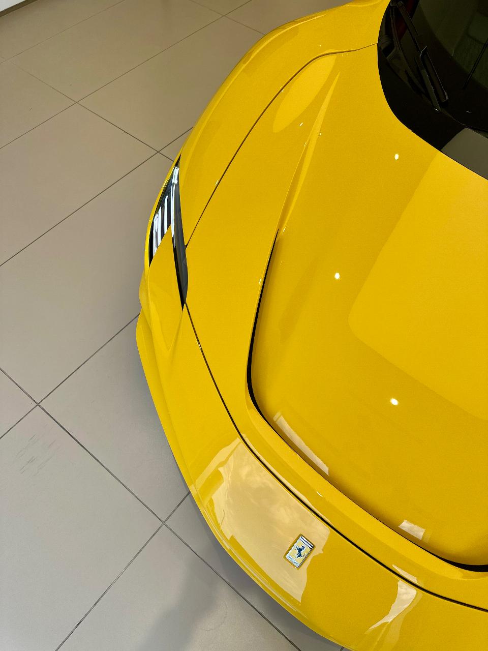 2022 Ferrari SF90 SPIDER BASE — фото 19