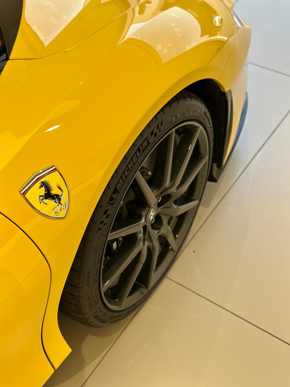 2022 Ferrari SF90 SPIDER BASE — фото 9