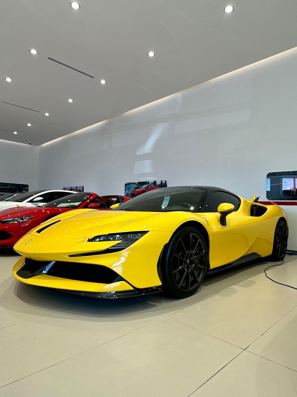 2022 Ferrari SF90 SPIDER BASE — фото 24