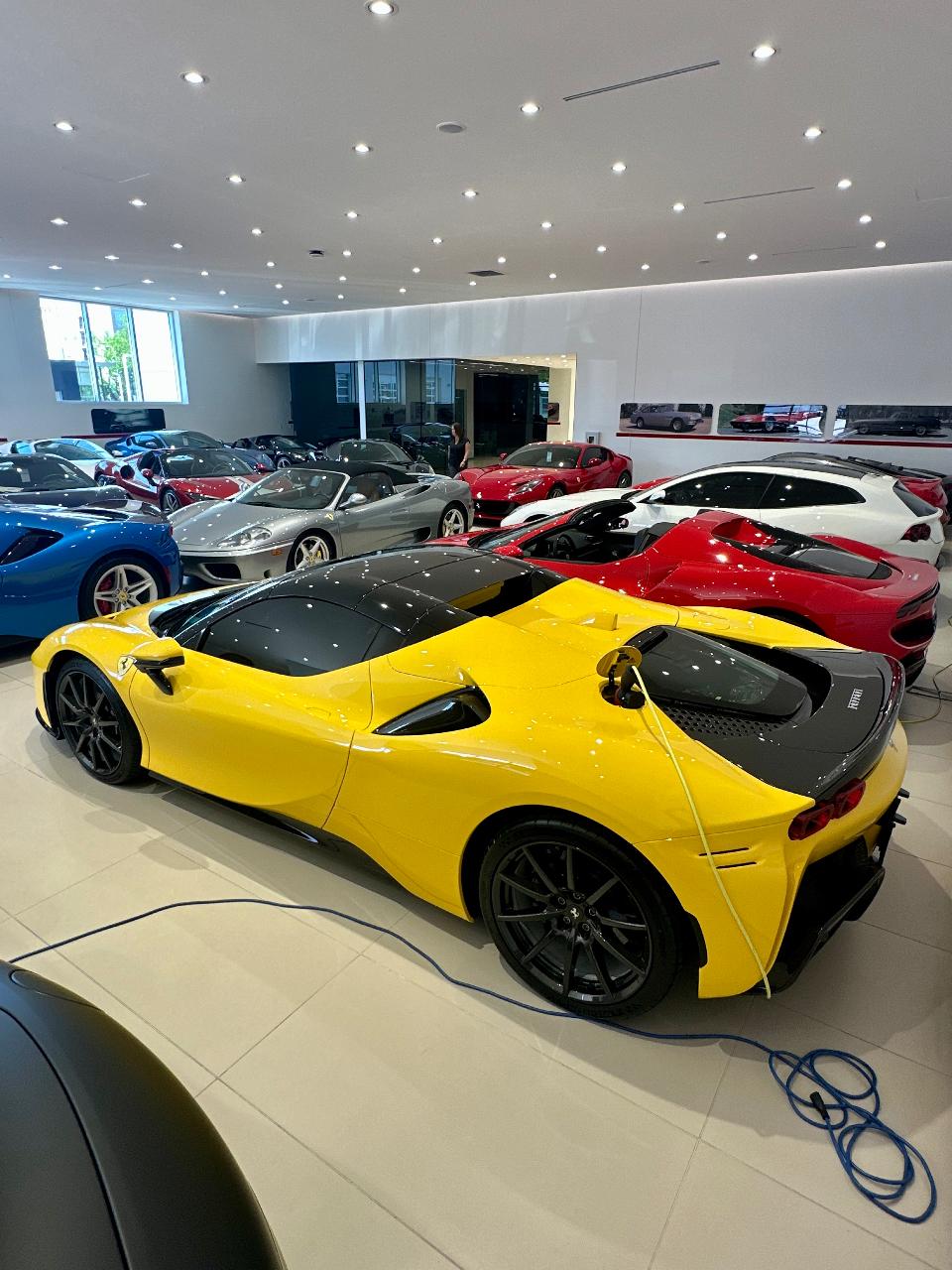 2022 Ferrari SF90 SPIDER BASE — фото 22