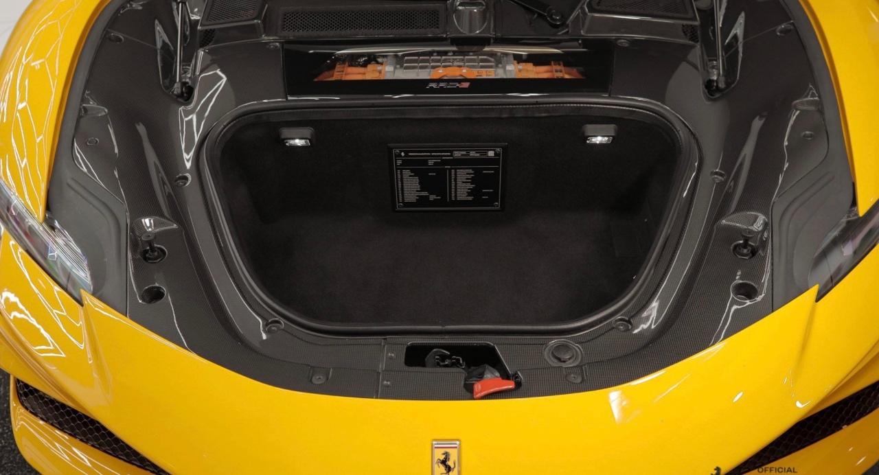 2022 Ferrari SF90 SPIDER BASE — фото 10