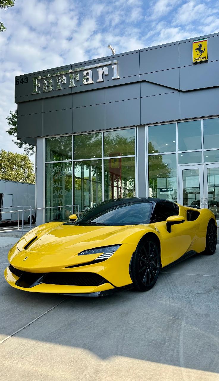 2022 Ferrari SF90 SPIDER BASE — фото 17