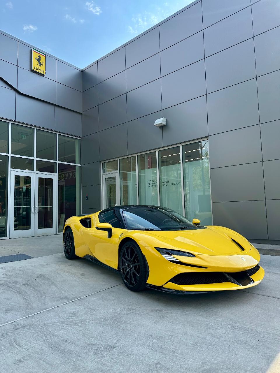 2022 Ferrari SF90 SPIDER BASE — фото 16