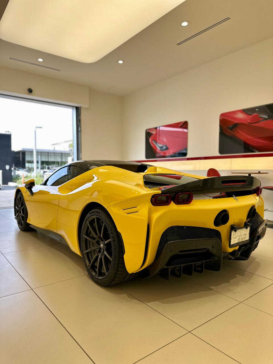 2022 Ferrari SF90 SPIDER BASE — фото 2