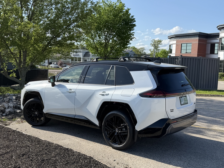 صورة 2 لـ 2026 Toyota RAV4 XSE