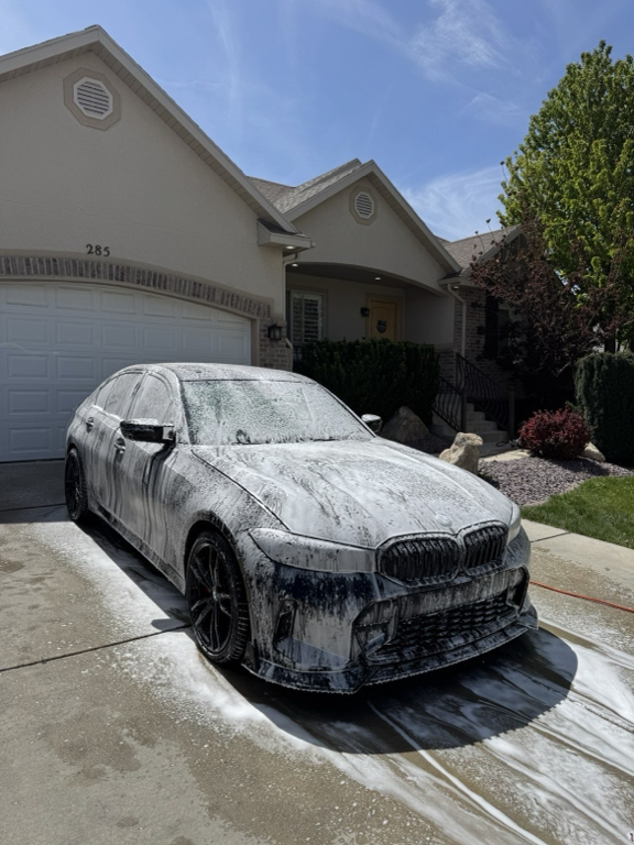 صورة 2 لـ 2023 BMW 330 I XDRIVE