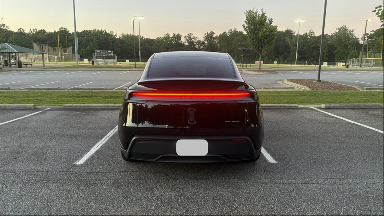 2026 Tesla MODEL Y AWD — фото 4