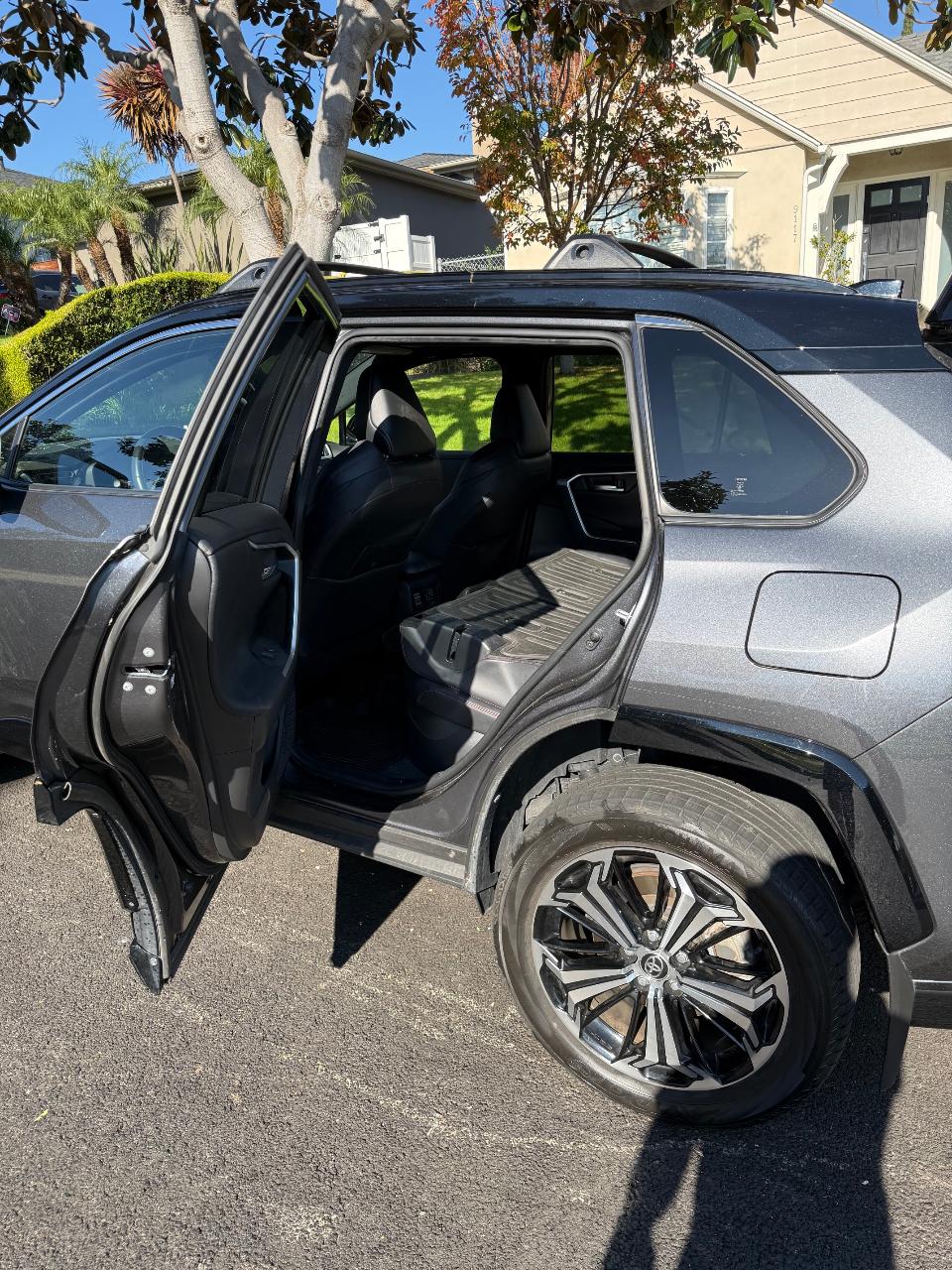 صورة 9 لـ 2021 Toyota RAV4 PRIME XSE