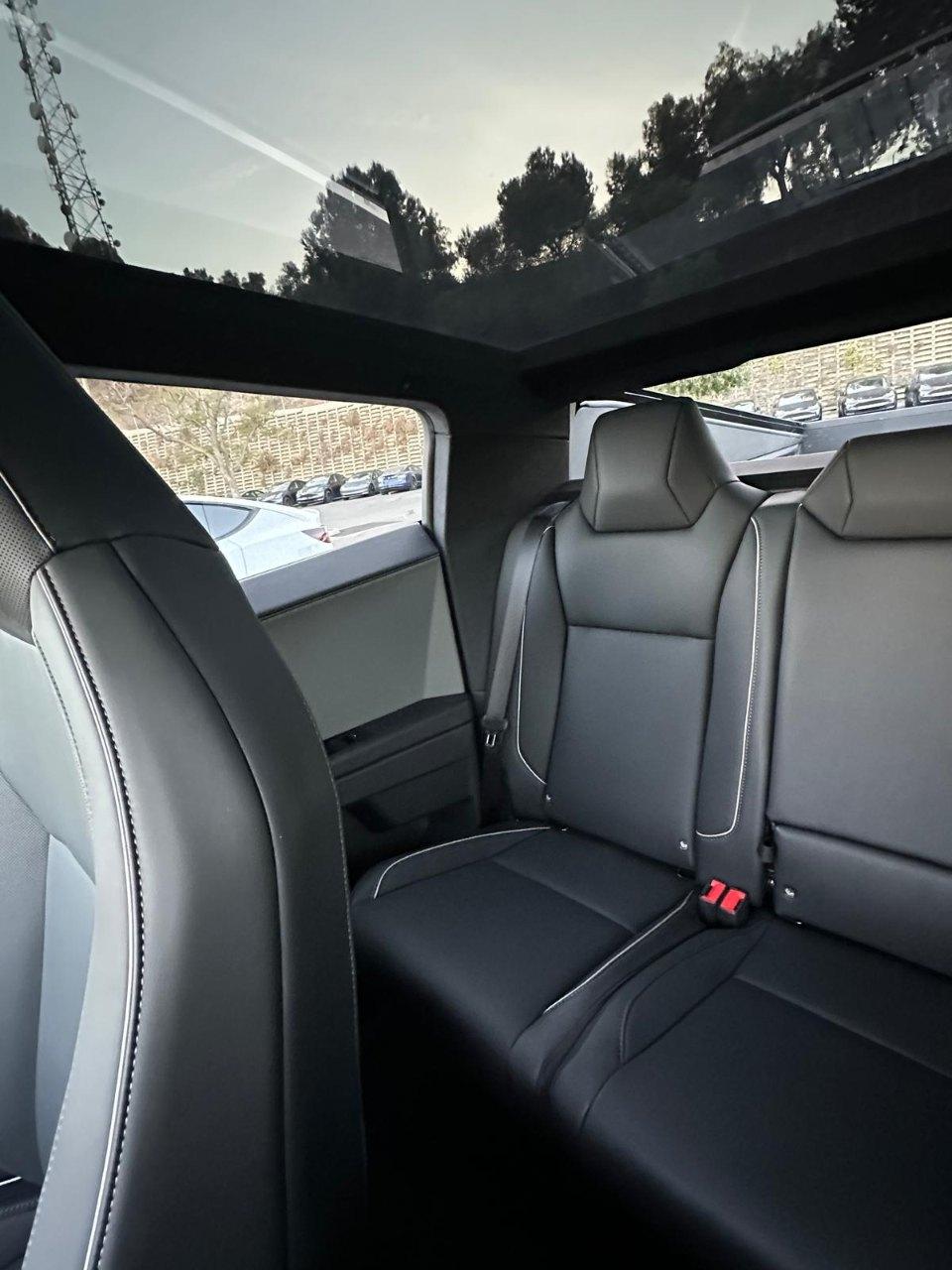 2024 Tesla CYBERTRUCK AWD — фото 8