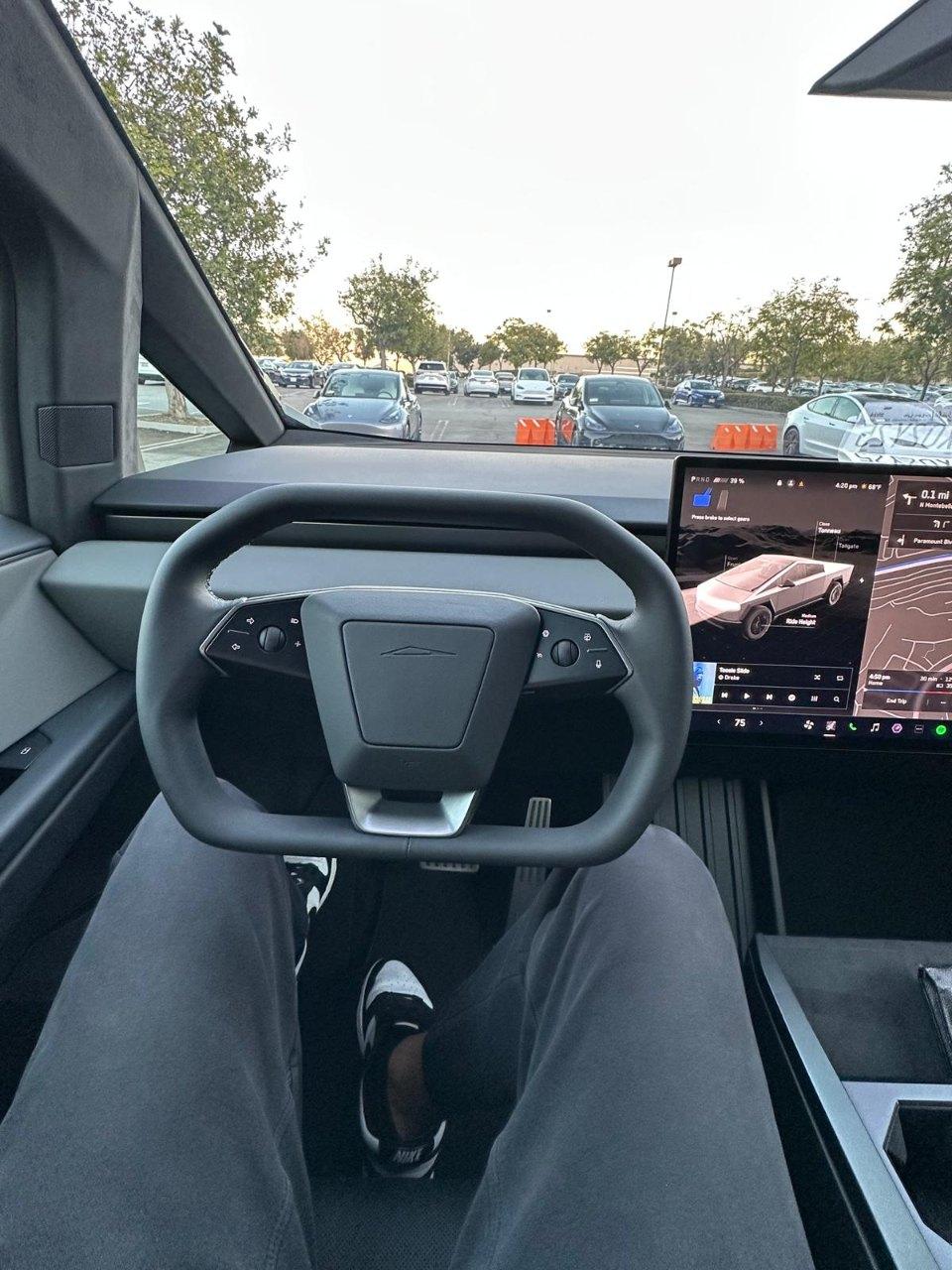2024 Tesla CYBERTRUCK AWD — фото 5