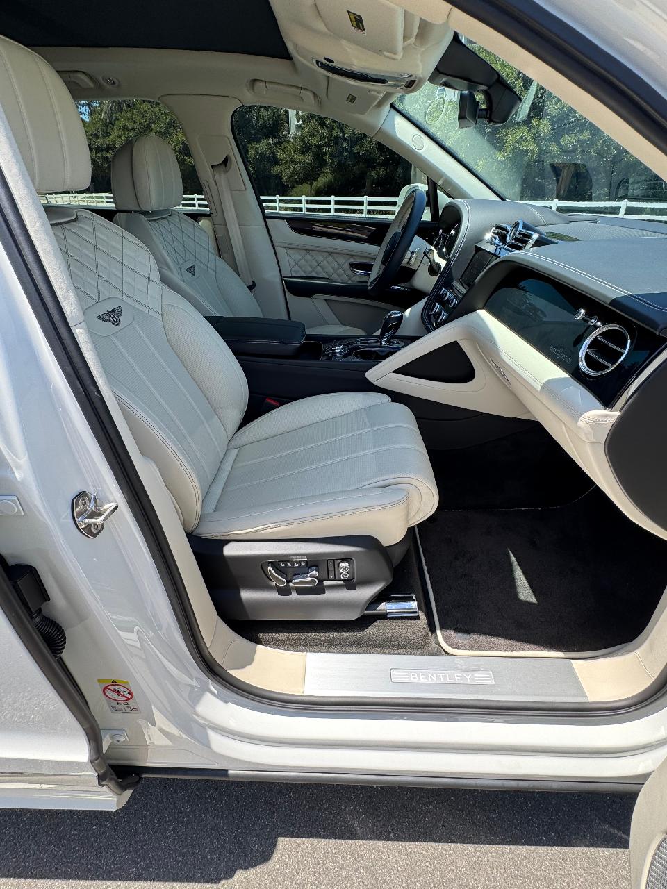 2021 Bentley BENTAYGA V8 — миниатюра 14