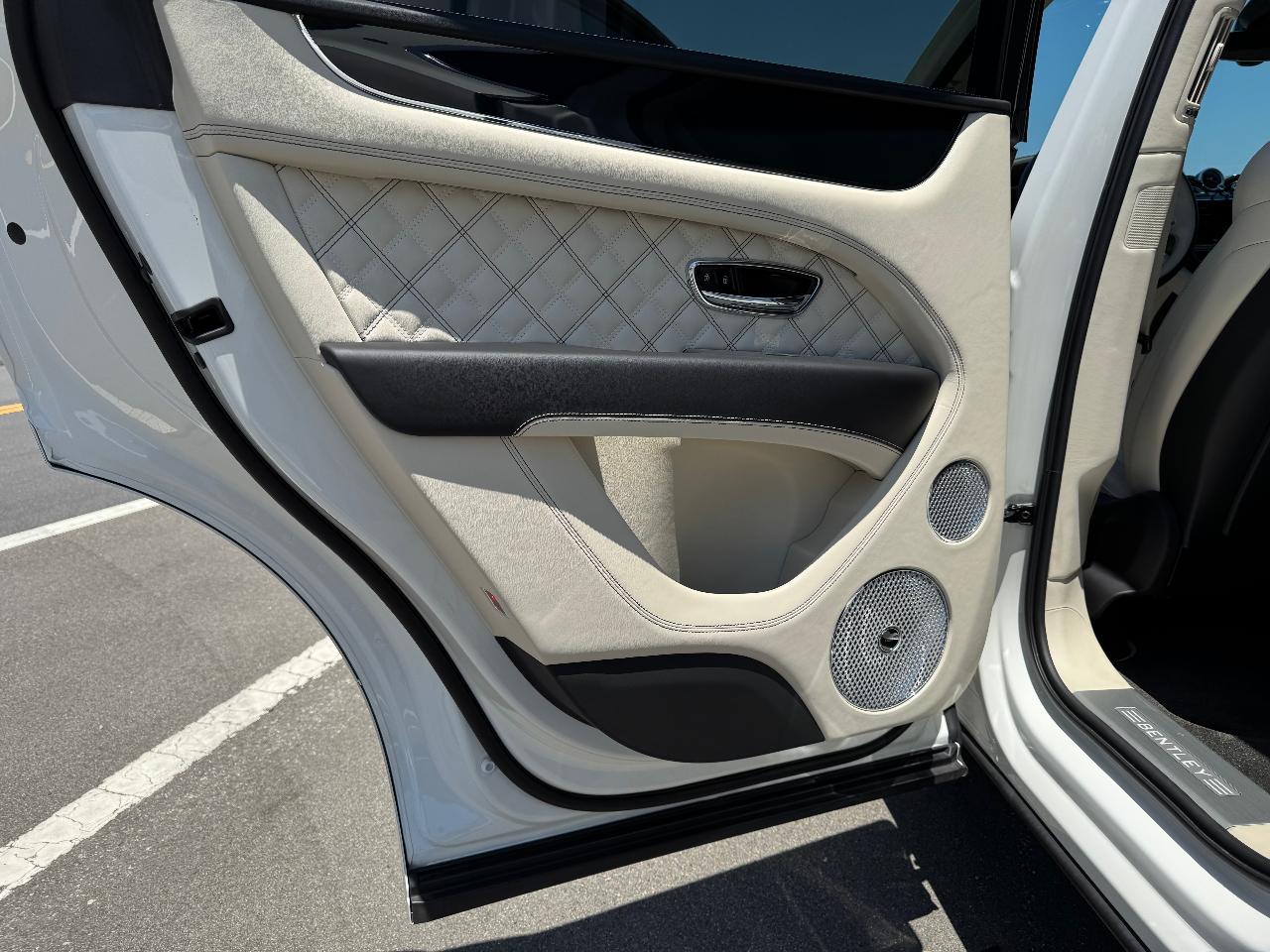 2021 Bentley BENTAYGA V8 — миниатюра 18