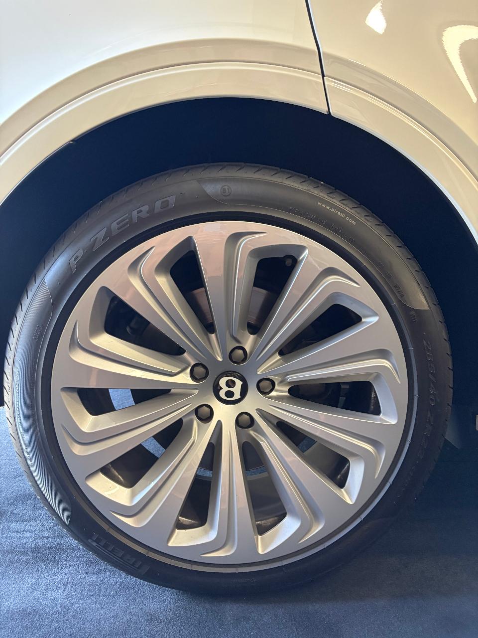 2021 Bentley BENTAYGA V8 — миниатюра 26